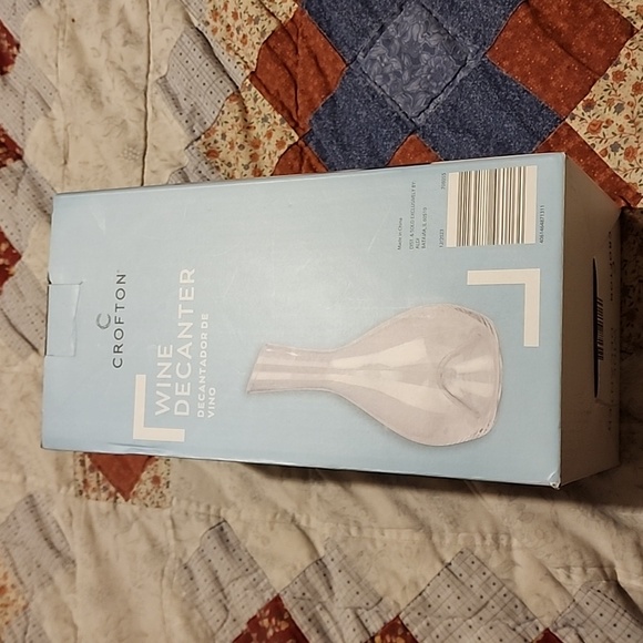 Crofton Glass Wine Decanter - Picture 2 of 4